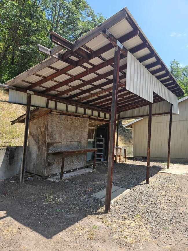 Building Photo - Nice Country Home with Mountain Views