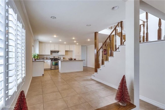 Building Photo - 7 br, 3 bath House - 6151 Leyte St