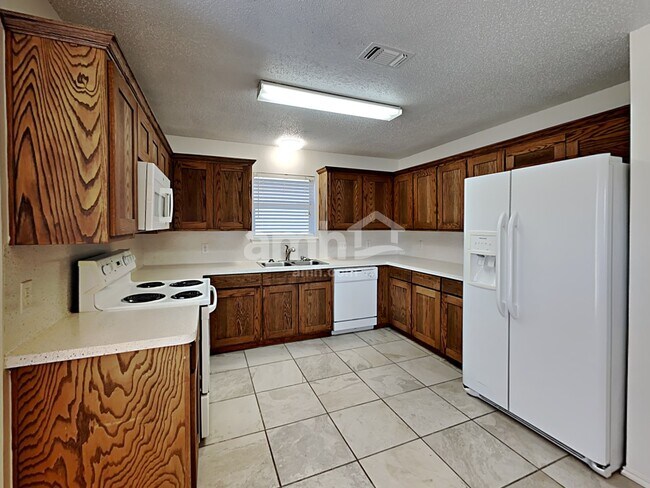 Foto del edificio - 225 Willow Creek Dr