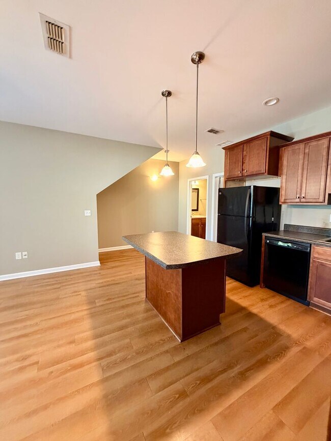 Building Photo - Modern 3/3 Condo | Prime Tallahassee Location