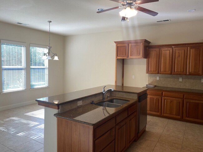 Foto del edificio - 5772 N Rumi Ave