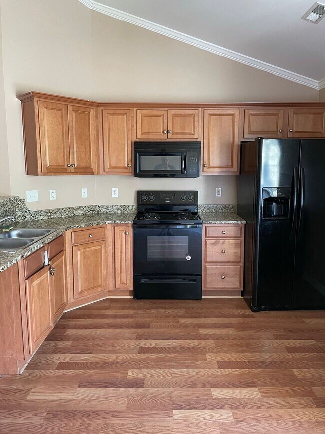 Foto del edificio - SPECIAL! 3 Bedroom Home w/ Yard and No HOA - Second month rent free