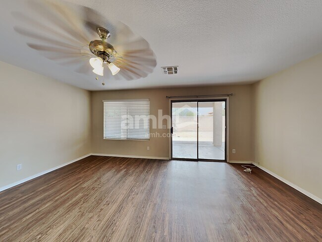 Foto del edificio - 7926 N 54th Dr