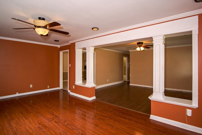 Building Photo - 3615 Marymont Dr NW