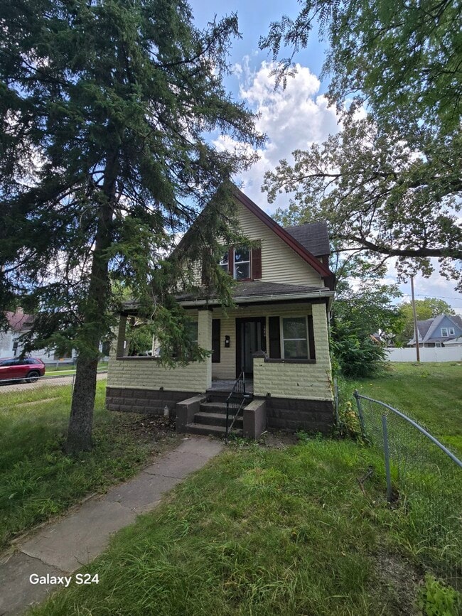Building Photo - 1239 Norwood Ave