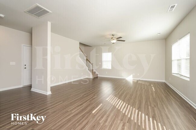 Foto del edificio - 3710 Streamside Dr