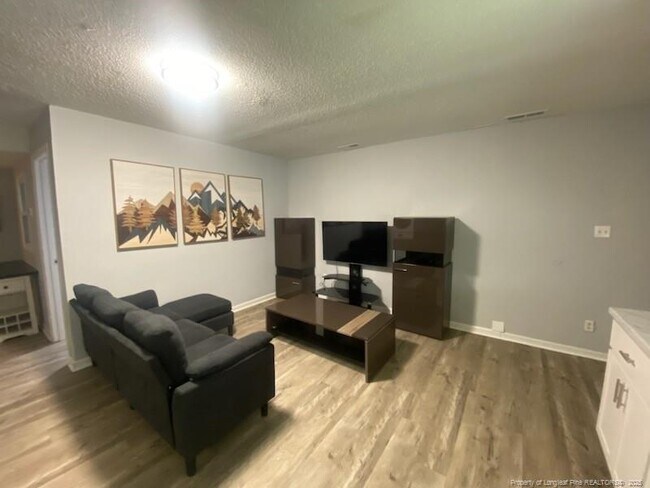 Foto del edificio - 3250 Willard Dr