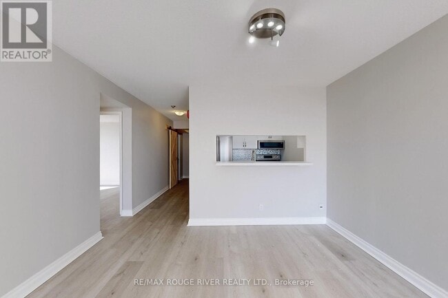 Photo du bâtiment - 1665-1665 Pickering Pkwy