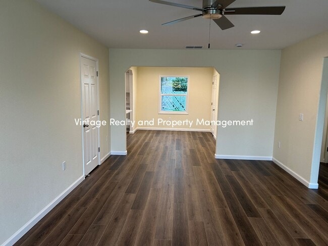 Photo - Just Like New Cozy 2 Bedroom Home That Is Ready to Go!!!