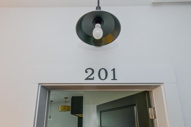 Building Photo - 21 W Liberty St Unit 201
