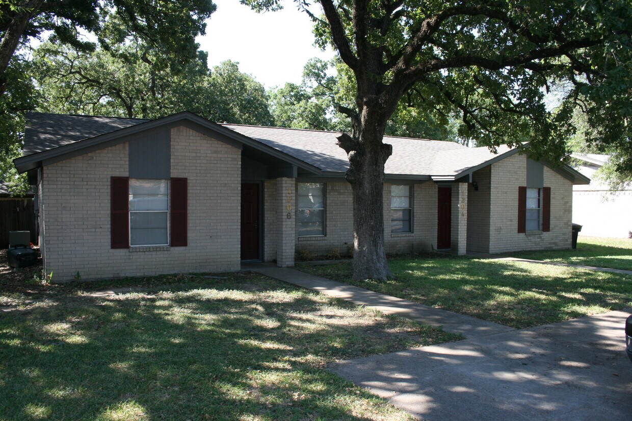 Primary Photo - 1206 Airline Dr