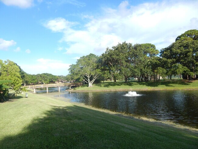 Foto del edificio - 1308  13th Lane  Palm Beach Gardens Fl 33418