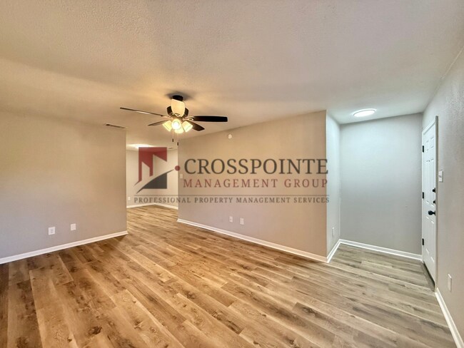 Foto del edificio - Tour Today!  Newly Renovated 2-Bedroom, 1-Bath Duplex!