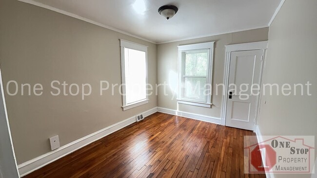 Building Photo - Spacious 4-Bedroom Home with Backyard & Ba...