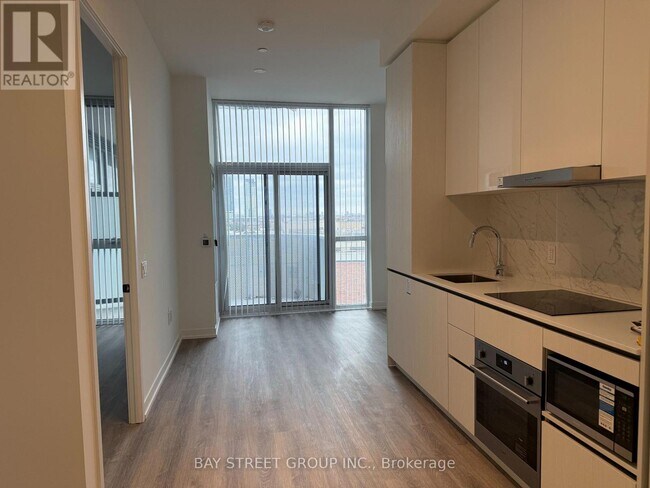 Photo du bâtiment - 8 Interchange Wy