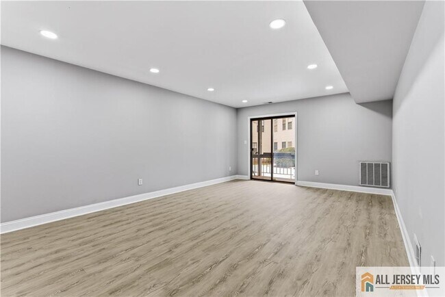 Foto del edificio - 809 Woodbridge Commons Way