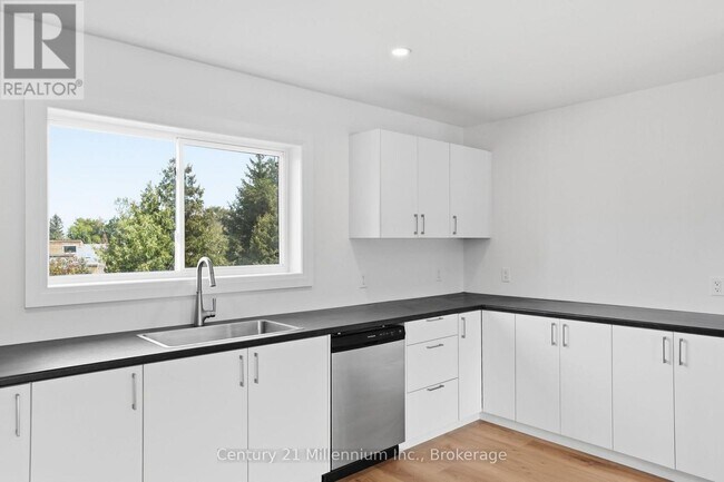 Photo du bâtiment - 9592 Beachwood Rd