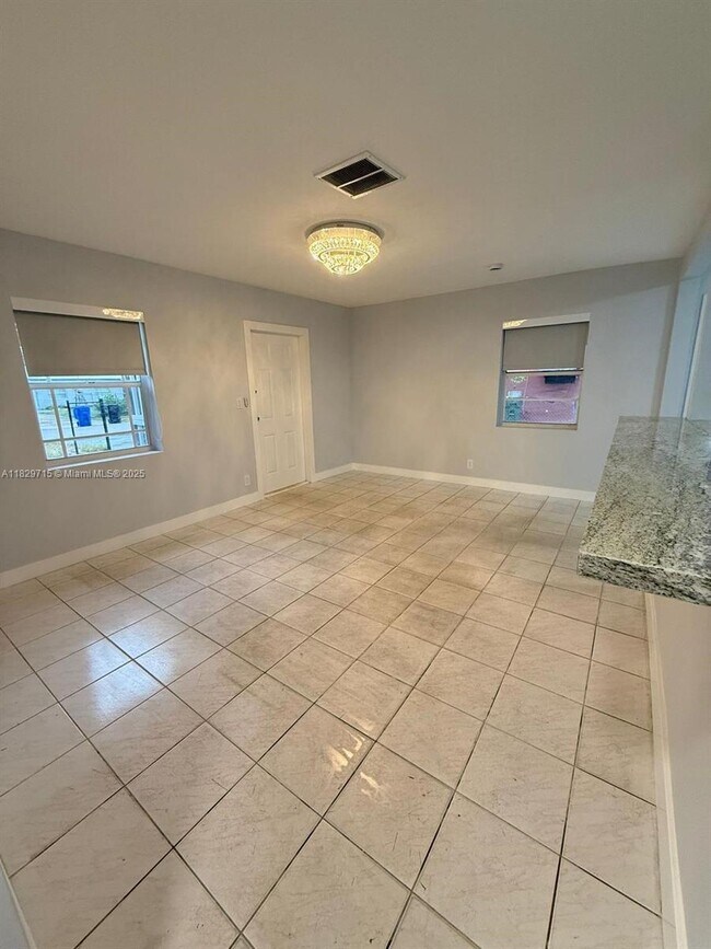 Foto del edificio - 1413 NW 11th St