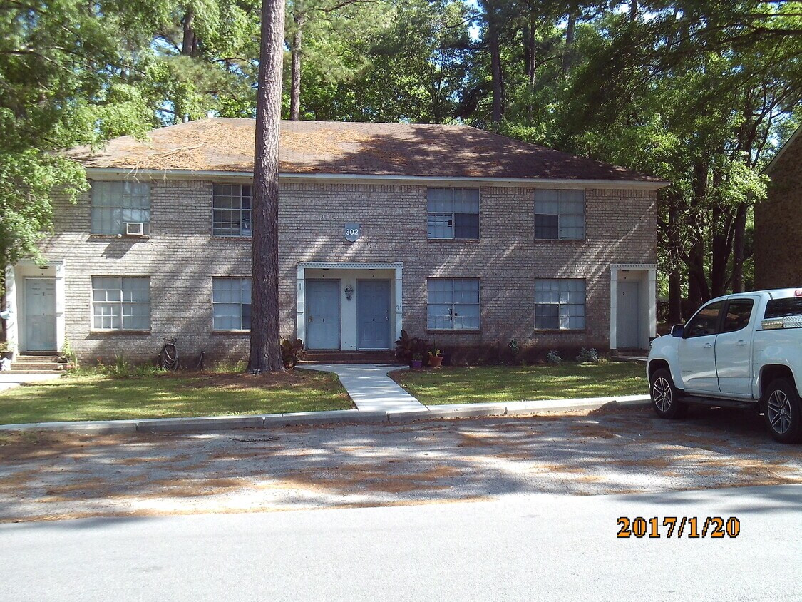 302 Crestview Drive - 302 Crestview Dr