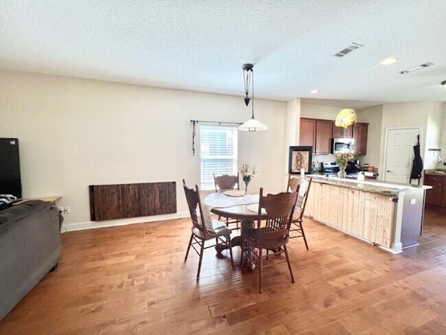 Building Photo - 635 Fir Ave