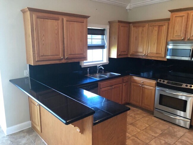 Foto del edificio - AVAILABLE JUNE 1-UNIVERSITY TERRACE 4/2-NE...