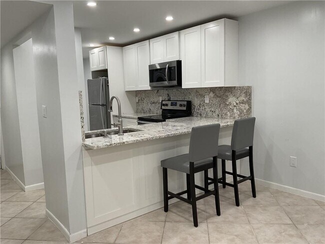 Foto del edificio - 6800 Cypress Rd