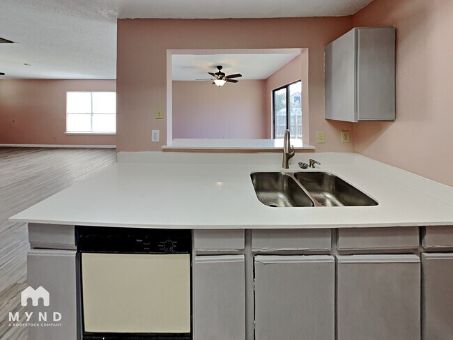 Foto del edificio - 7009 Blossom Creek