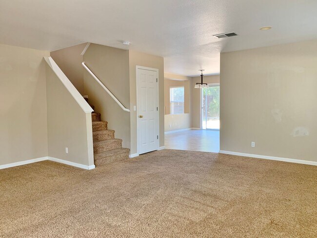 Foto del edificio - 4 Bedroom Home in Hollister