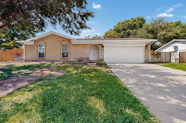 Building Photo - 903 Ravenswood Dr