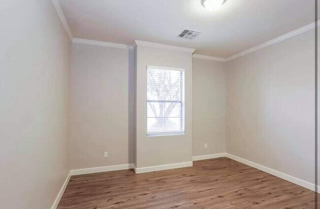 Foto del edificio - 8036 W Forest Grove Ave