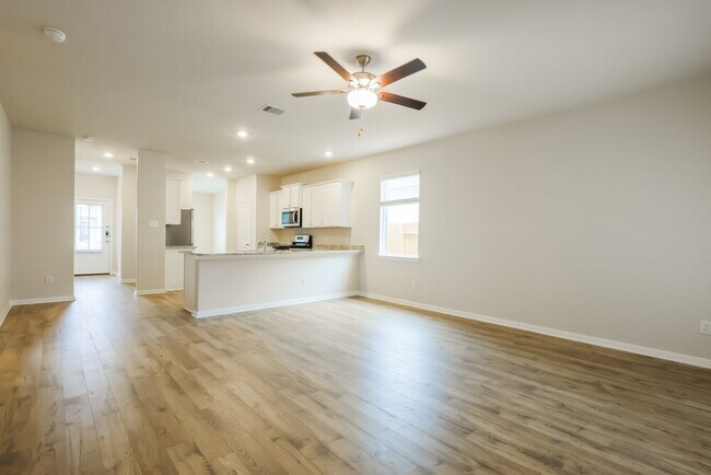 Foto del edificio - 16459 Hill Dr