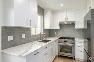 Interior Photo - 4311 Eagle Rock Blvd