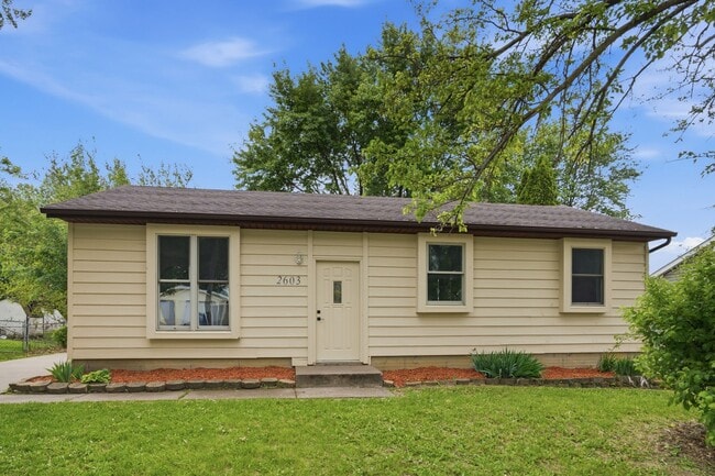 Building Photo - 2603 W 55th St