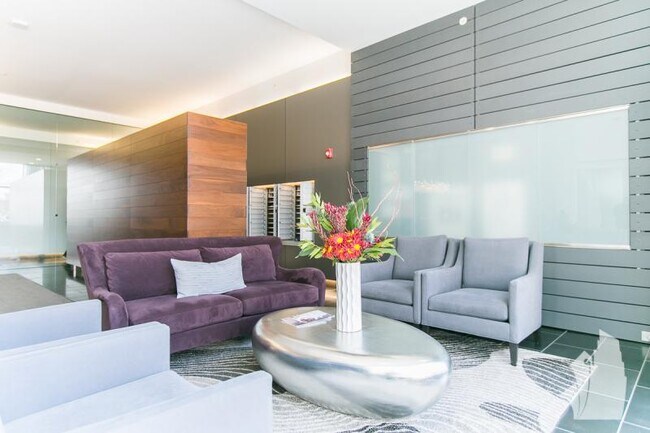 Building Photo - 123 N Desplaines St