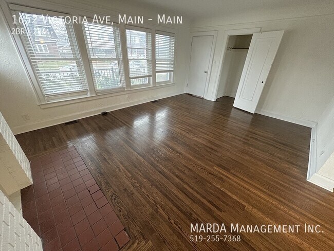 Photo du bâtiment - BEAUTIFULLY RENOVATED 2 BED / 2 BATH MAIN! + HYDRO & GAS