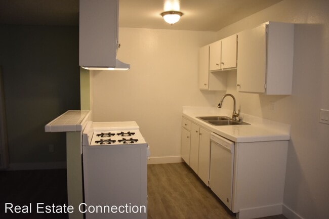 Building Photo - 14031 Cerise Ave