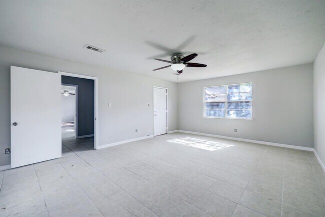 Building Photo - 2023 Hamlin Valley Dr