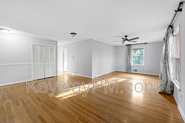 Building Photo - 116 Thomas Dr