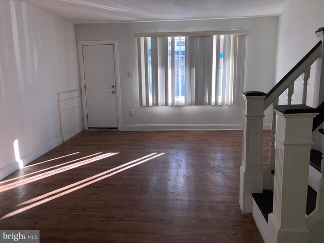 Foto del edificio - 5561 Chancellor St