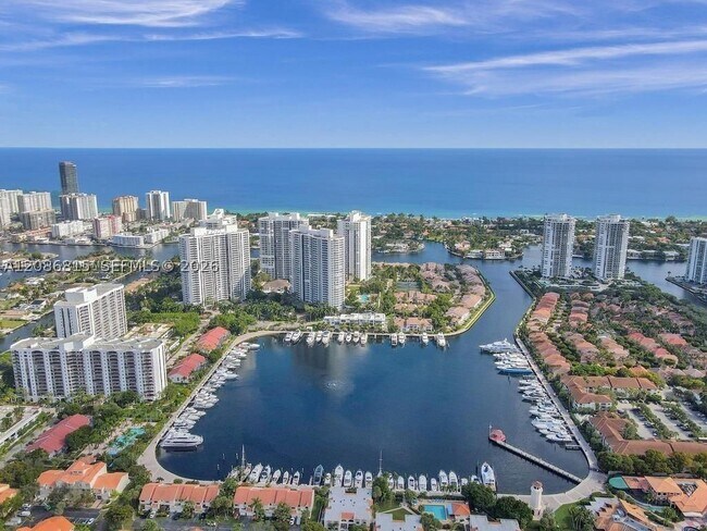 Foto del edificio - 3640 Yacht Club Dr