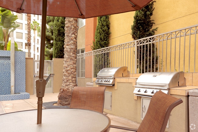 BBQ - Main and Jamboree Apartments
