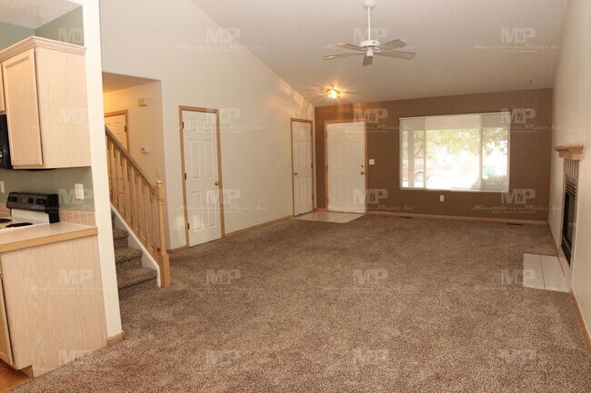 Building Photo - 419 Nokomis Ct