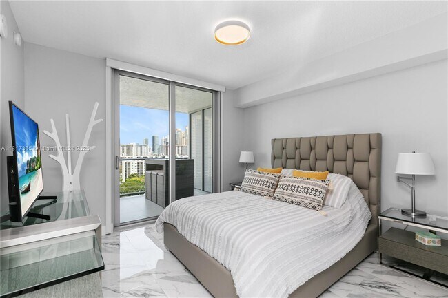 Foto del edificio - 330 Sunny Isles Blvd