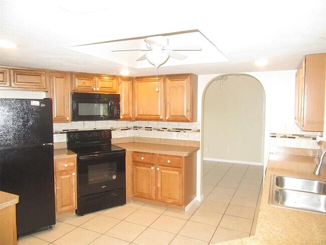 Foto del edificio - 22182 Peachland Blvd