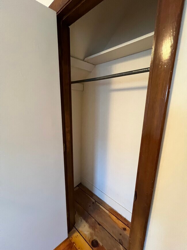 Foto del edificio - 111 W Hollis St