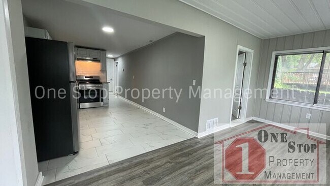 Foto del edificio - Beautiful 4 Bedroom 2 Bathroom Home in Kan...
