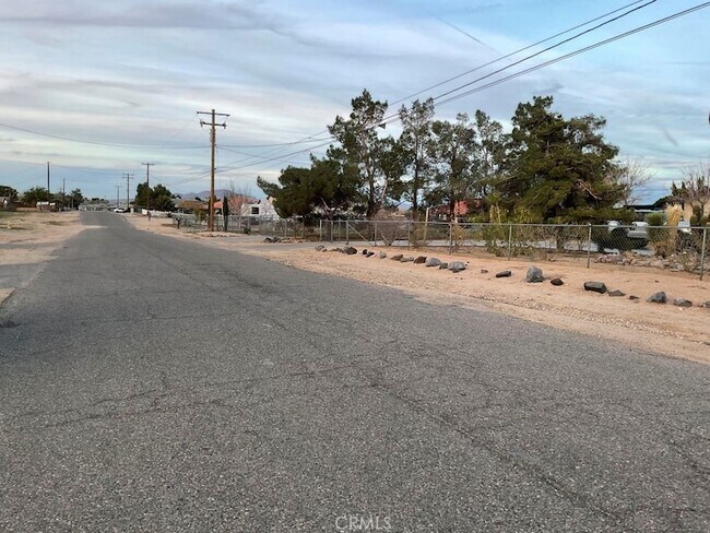 Foto del edificio - 11546 Hickory Ave