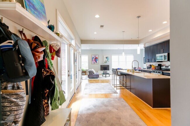 Foto del edificio - 3579 13th St NW