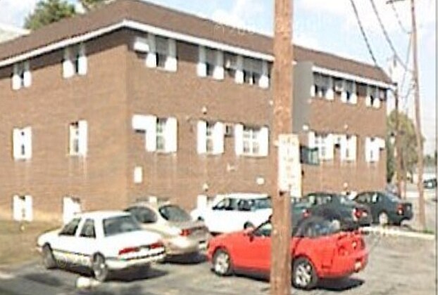 Primary Photo - 19 W Ridley Ave
