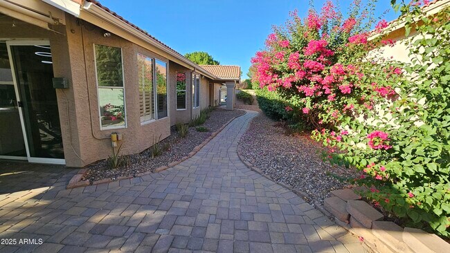 Foto del edificio - 8845 E Sunnyside Dr